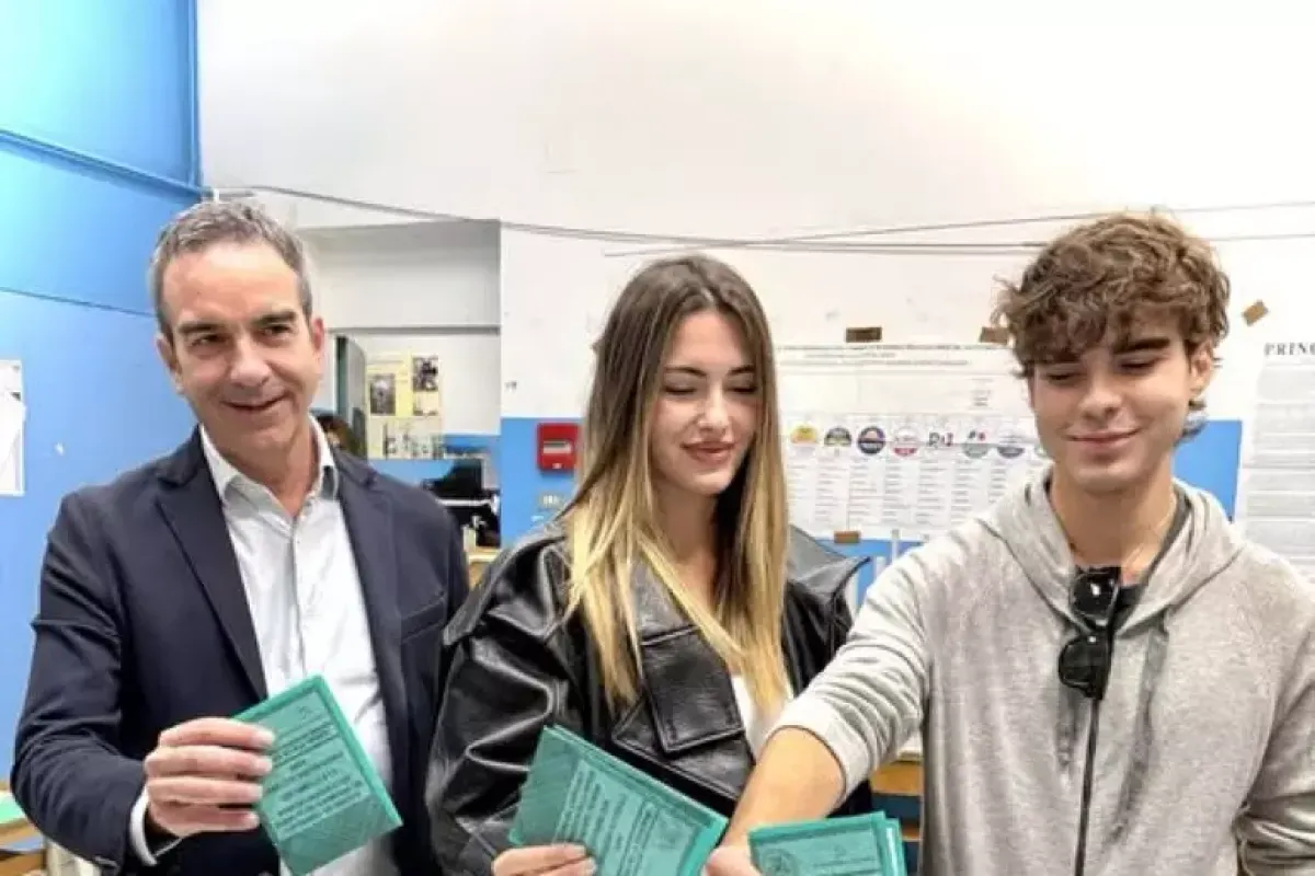 Regionali Calabria, Roberto Occhiuto ha votato a Cosenza con i figli. Affluenza del 7,7% - 