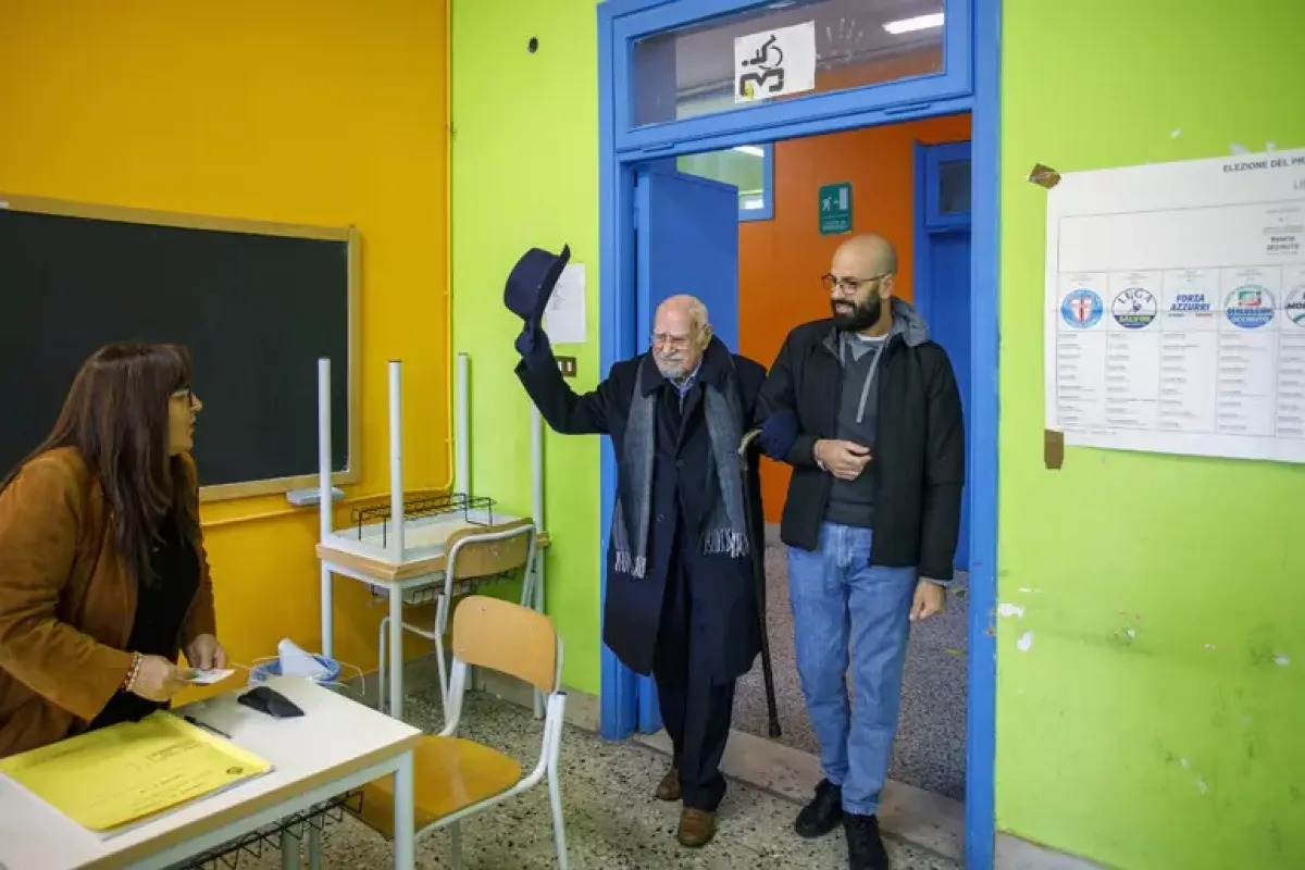 A 104 anni non rinuncia al voto: l’ex docente Vincenzo Cretella al seggio di Cosenza - 