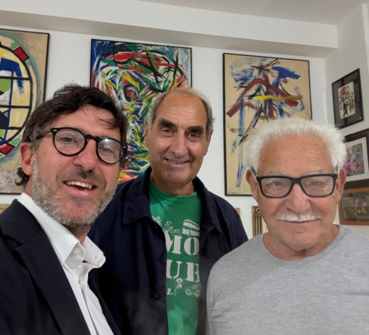 Catanzaro, l'assessore Squillace in visita alla Galleria Arte Spazio di Luigi Verrino - 
