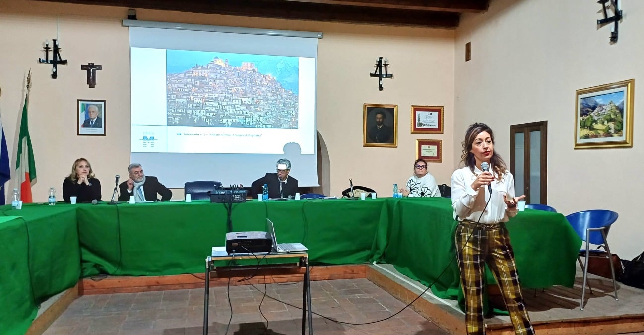 Morano Calabro: al via i nuovi corsi della scuola di ospitalità “Abitare altrove” - 