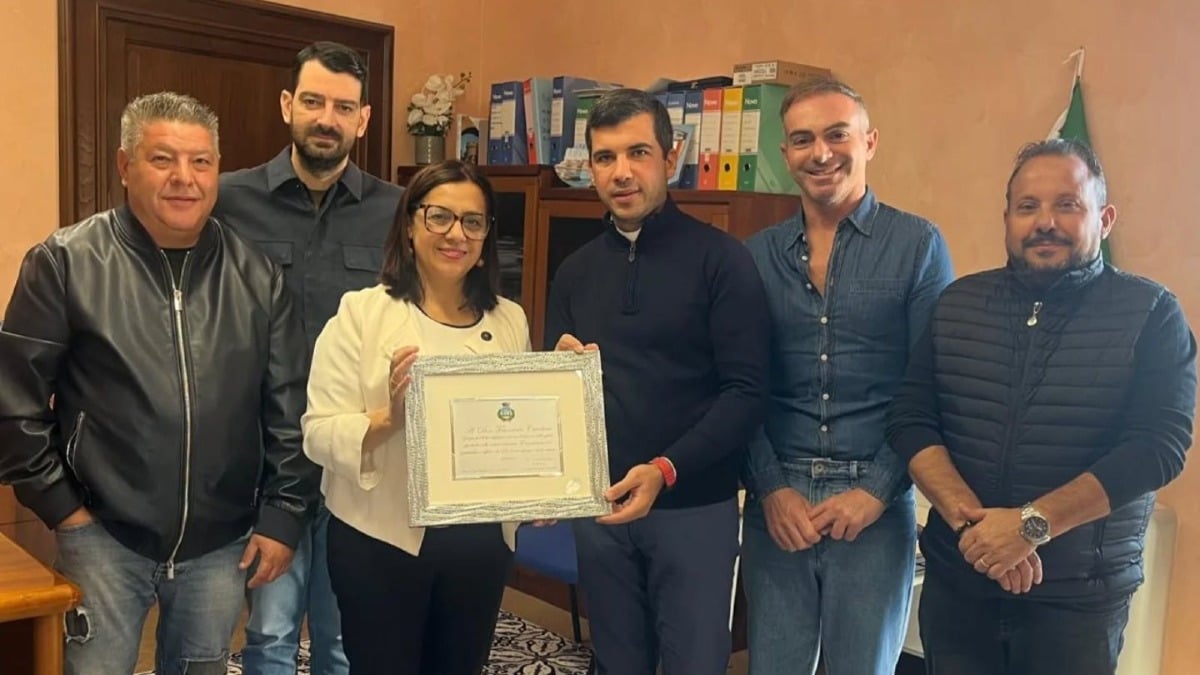 Isola di Capo Rizzuto saluta Don Francesco Cardace - 