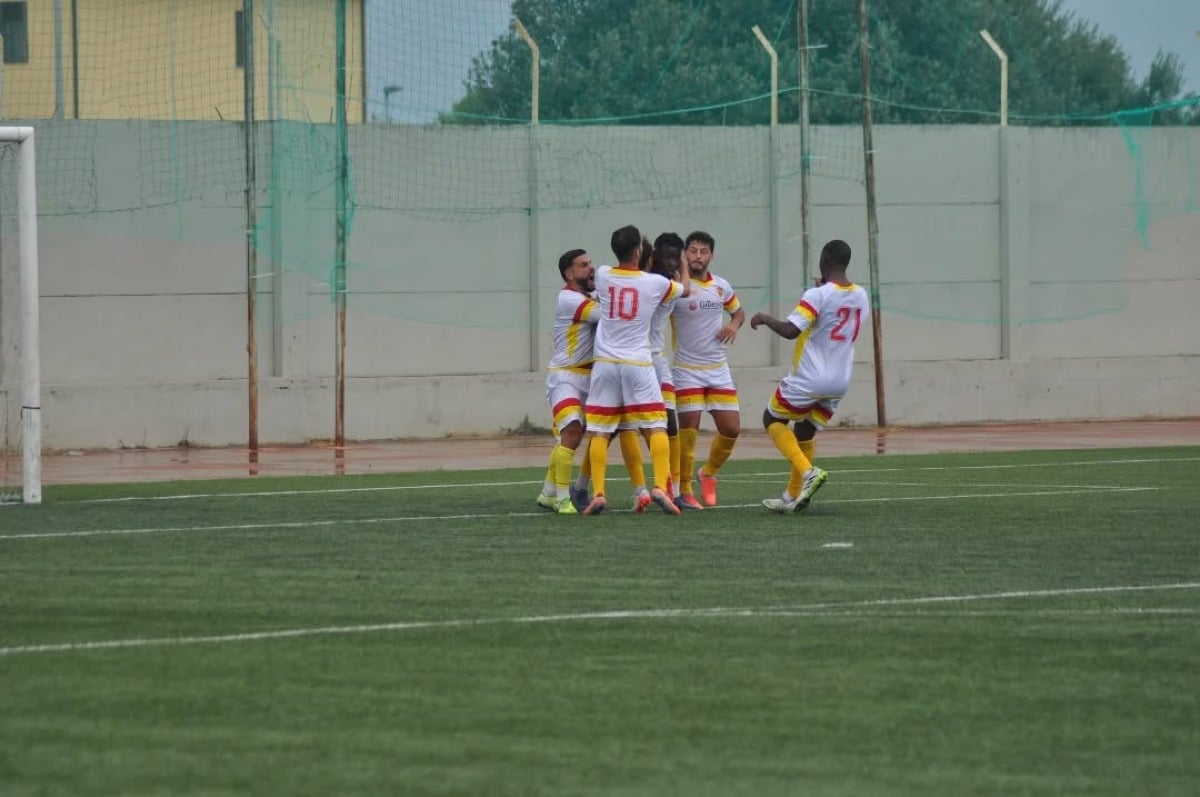 L'Isola Capo Rizzuto batte il Sersale: giallorossi ai quarti di finale di Coppa Italia -