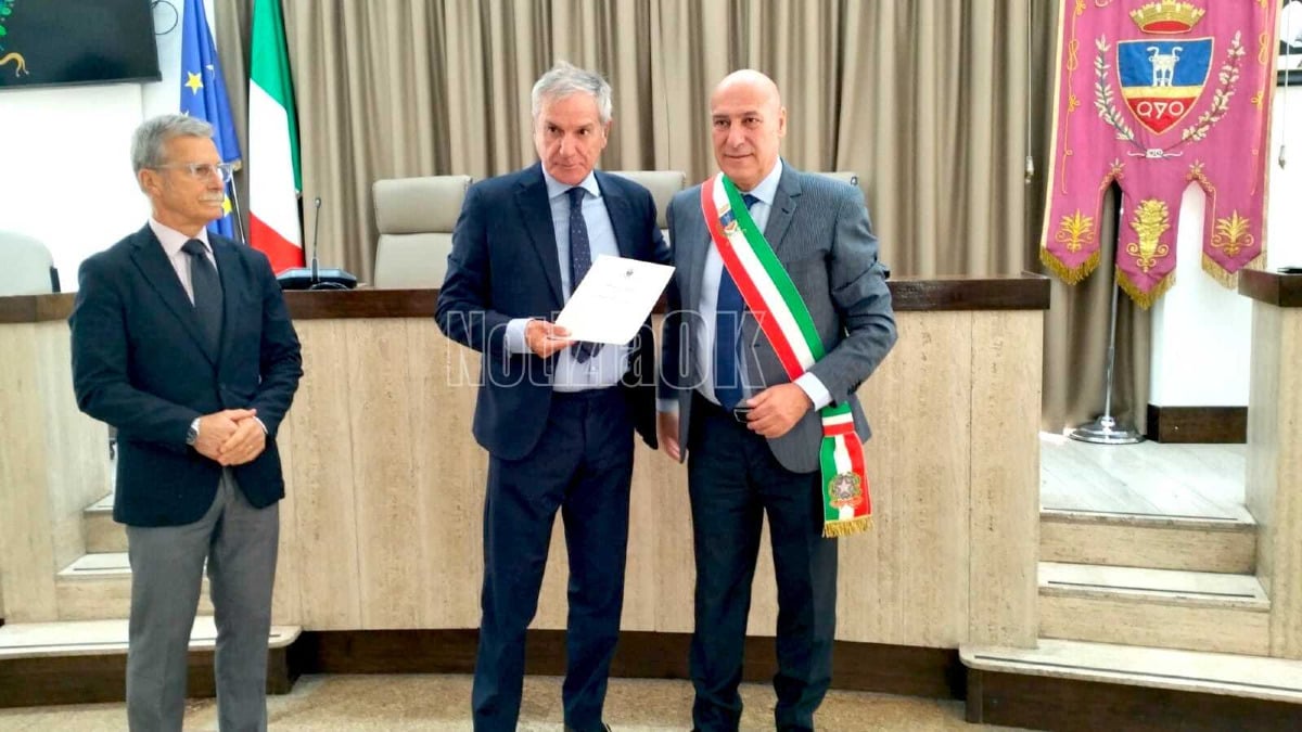 Crotone - Menzione speciale all'ammiraglio Agostinelli: “Un amico della città” -