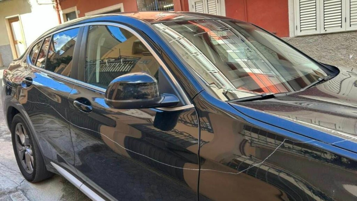 Auto danneggiata al consigliere Antonio Megna, solidarietà dal sindaco, da “Progetto in Comune KR” e dalla consigliera Cavallo -