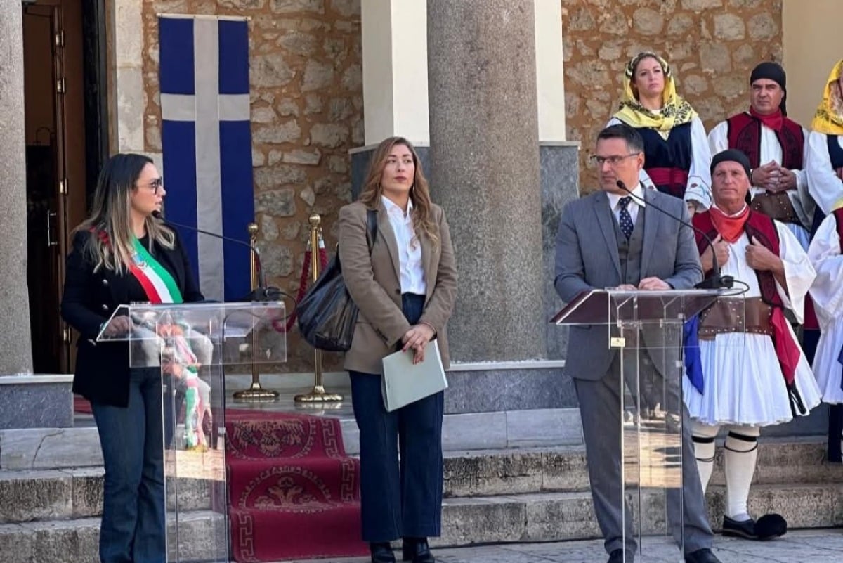 Crotone, firmato il Progetto di Accordo di Gemellaggio con la Città di Andravida – Kyllini (Grecia) - Palazzo del Comune di Crotone 