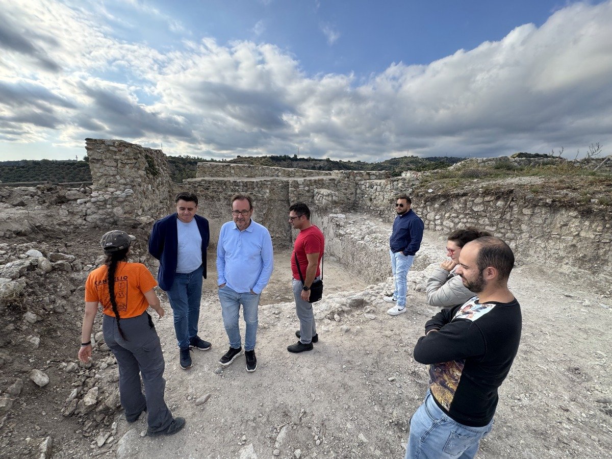 Simeri Crichi, nuove scoperte al Castello Bizantino: riaffiora un ambiente padronale di grande pregio -