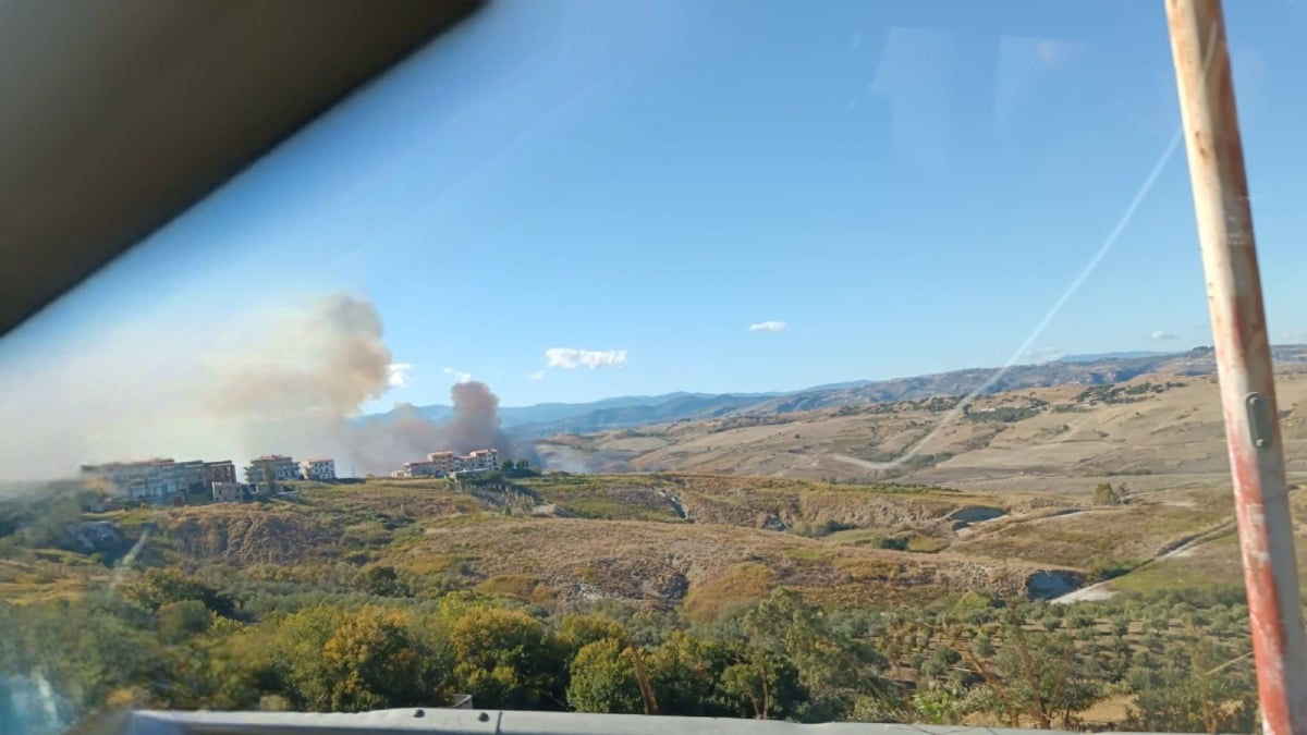 Incendio a Papanice: fiamme in due punti -