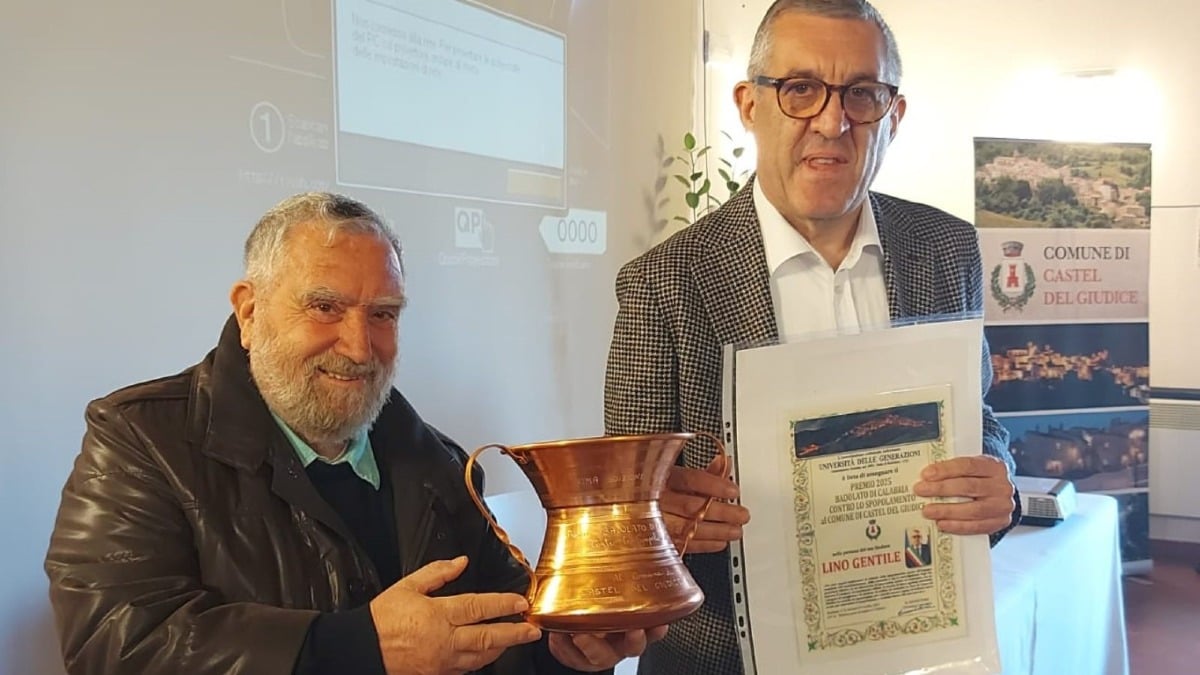 Il “Premio Badolato di Calabria contro lo spopolamento” al sindaco molisano Lino Gentile - 