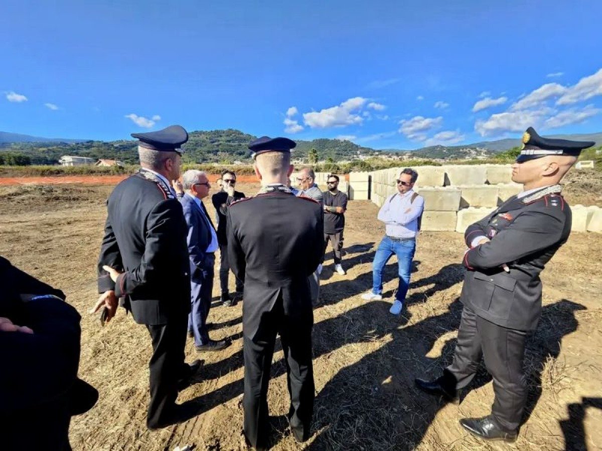 Lamezia - Bonifiche a Scordovillo: avviati i lavori nell’area esterna, sopralluogo del commissario Vadalà - 