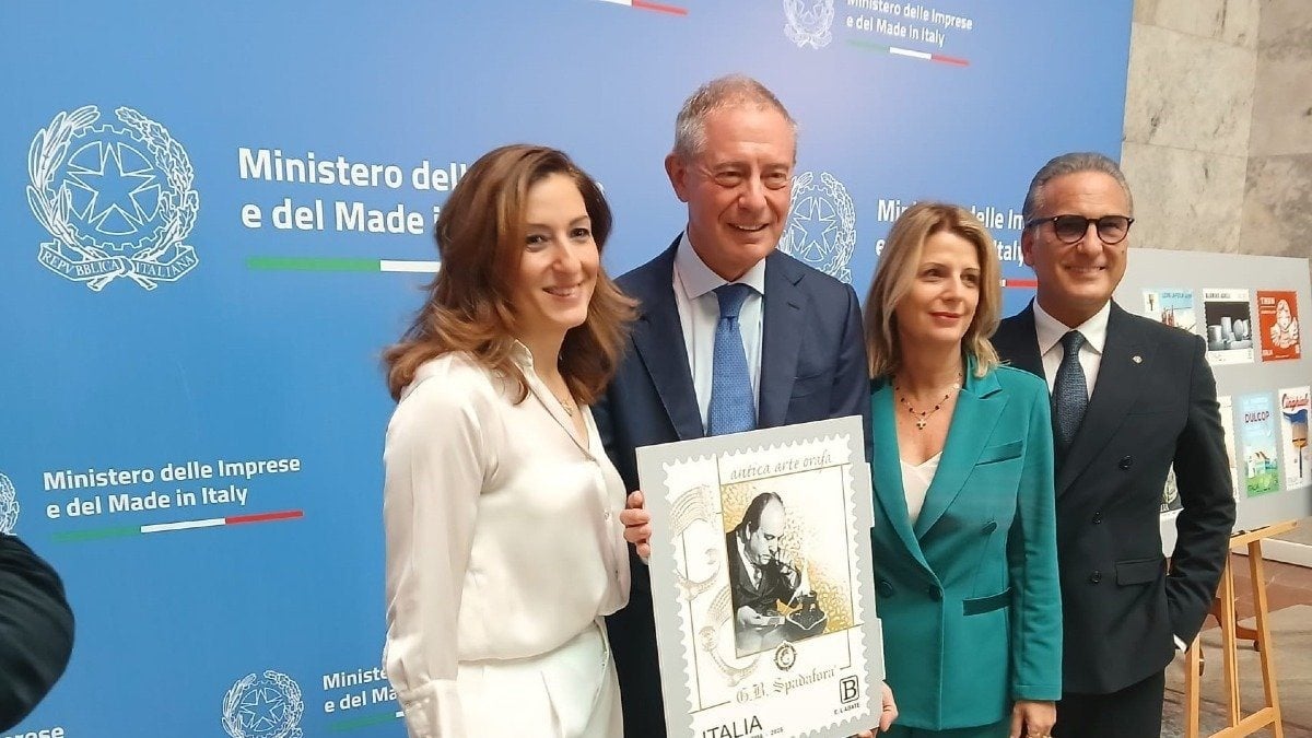 Un francobollo celebra l’arte orafa di G.B. Spadafora: creazione svelata MIMIT -
