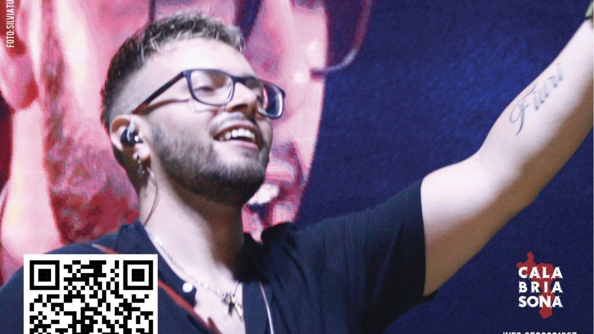 Davis Muccari e "All'uso Antico": Il Folk Eletrizza la Val di Neto -