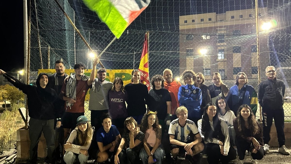 A Crotone una partita solidale per la Palestina mentre a Udine si gioca Italia–Israele -