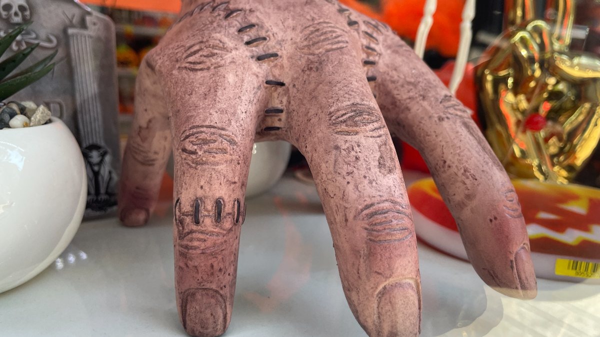 Crotone si prepara per Halloween: vetrine decorate e sacchetti di caramelle per i più piccoli -