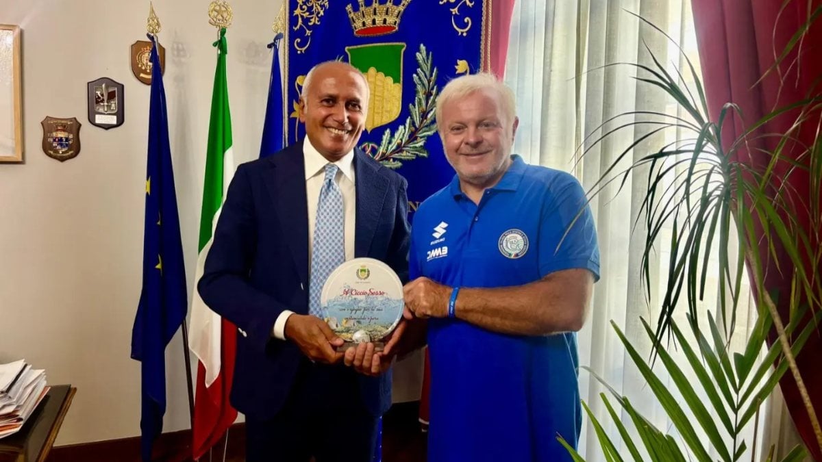 Cosenza celebra Ciccio Sesso: campione del mondo di fotografia subacquea -