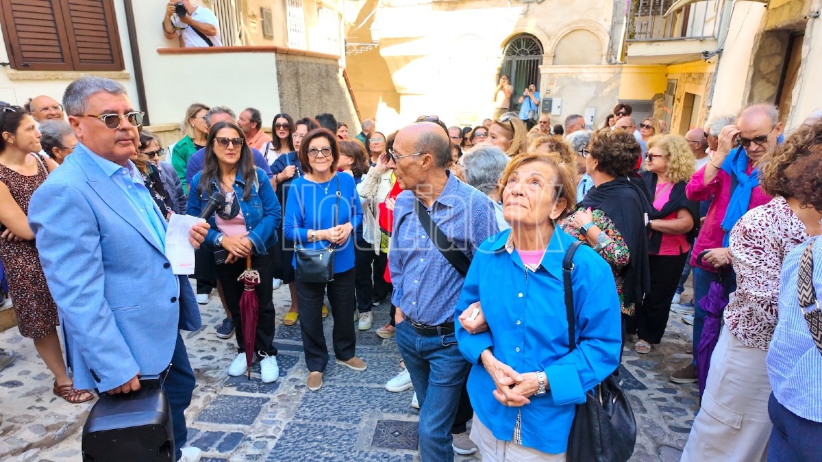Crotone, viaggio nel centro storico: il 49° Itinerario celebra lo Stemma Imperiale di Carlo V -