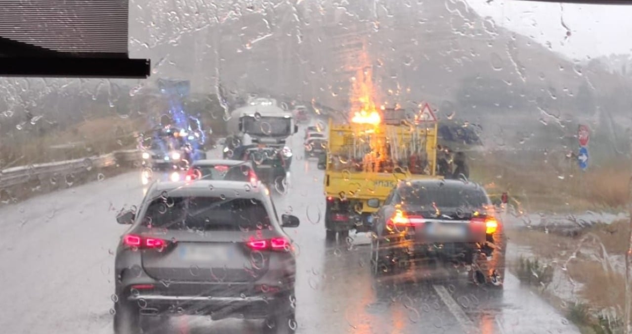 Crotone - Incidente sulla 106 in zona autovelox, traffico rallentato -