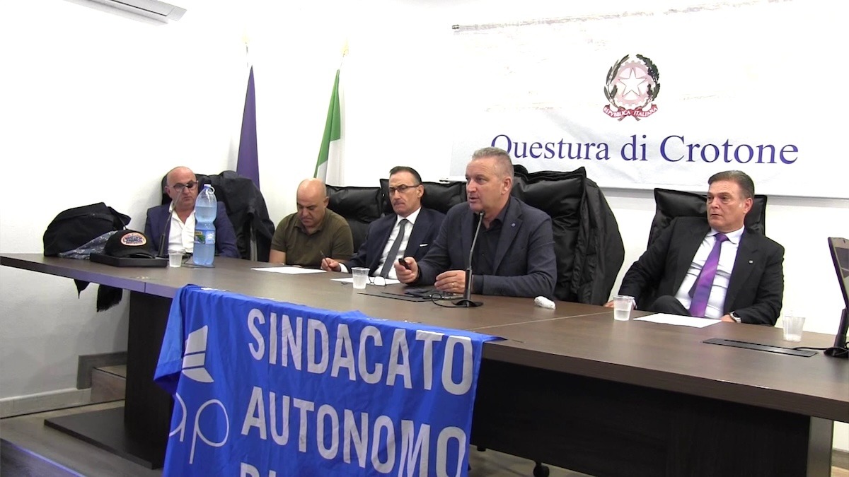 Seminario SAP in Questura a Crotone: sicurezza, bodycam e tutela degli operatori al centro del dibattito - 