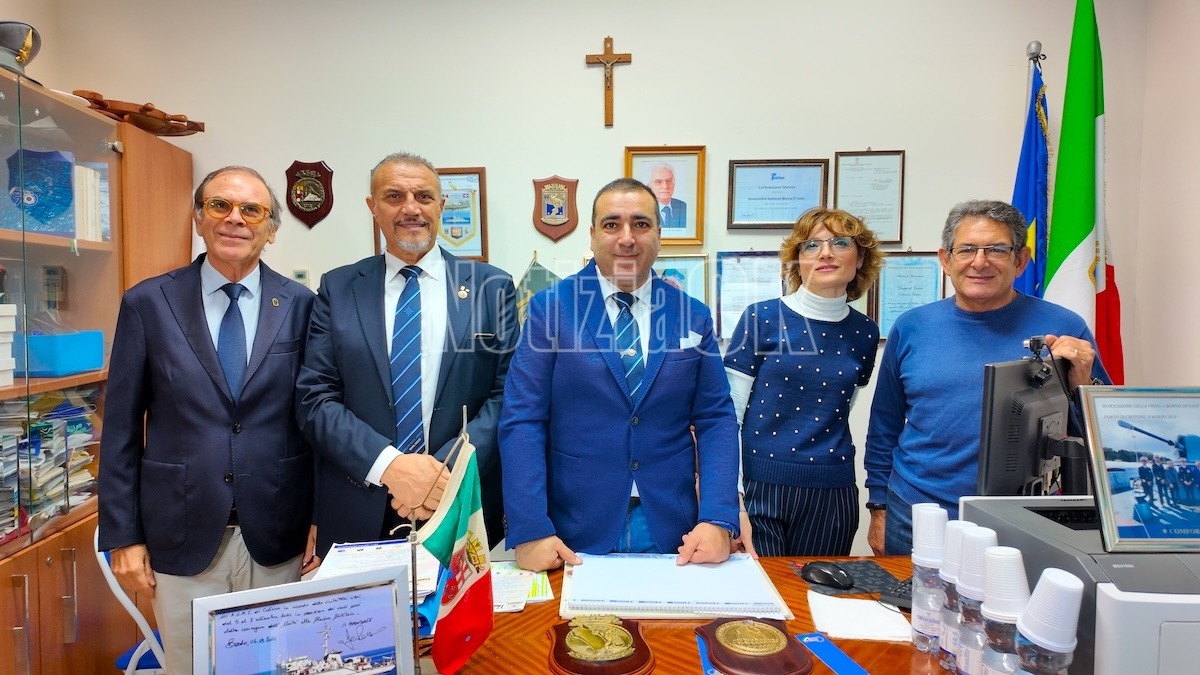 (VIDEO) Crotone presenta la 5ª conferenza sui crest della Marina Militare nella mitologia - 