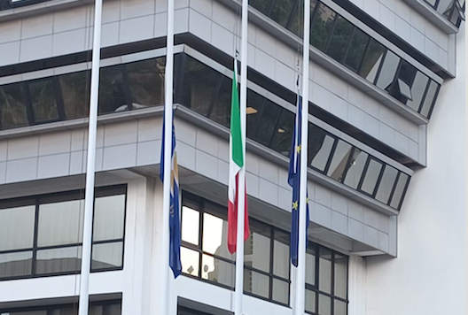 Calabria - Bandiere a mezz’asta per i Carabinieri uccisi a Castel D'Azzano -