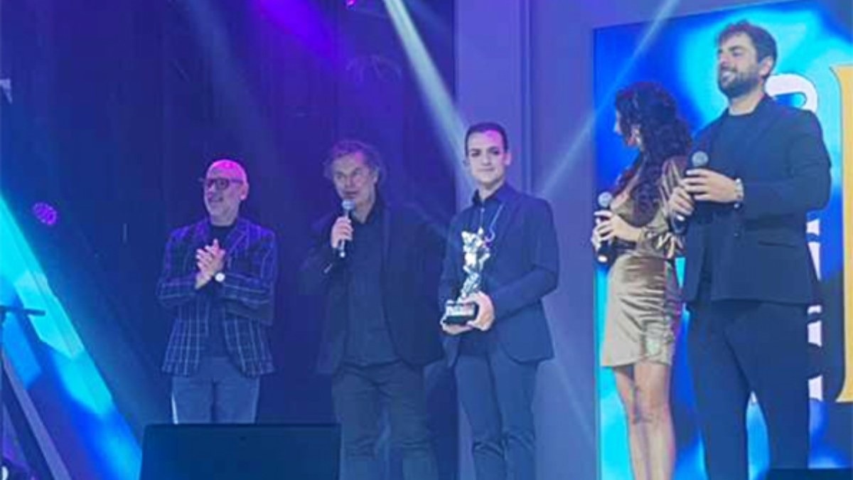 Valerio Scanu trionfa al Premio Mia Martini 2025 a Scalea -