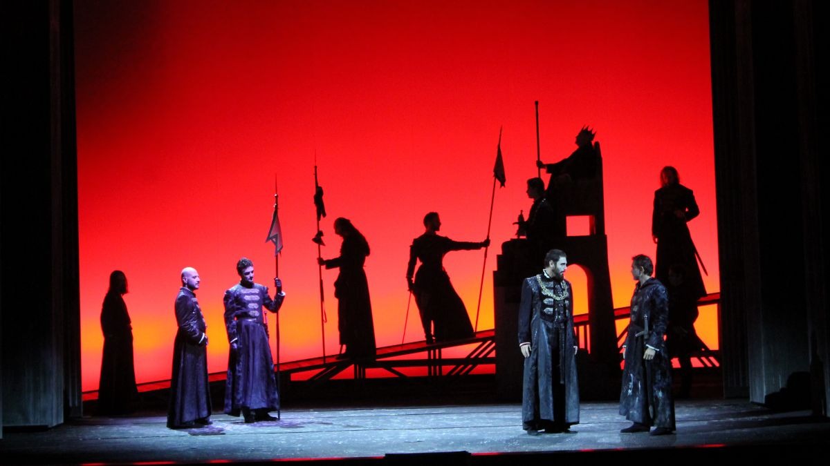 “Macbeth” oscuro e Magnetico: a Lamezia Terme trionfo della Prima Nazionale per AMA Calabria -