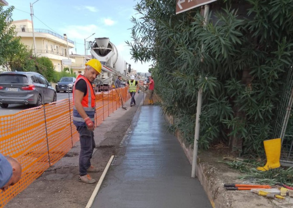 Botricello, nuovo marciapiede per la Sicurezza dei Pedoni sulla Statale 106 - 