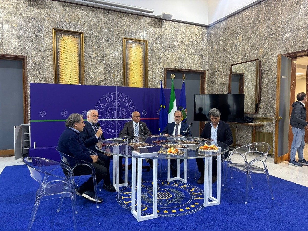 Presentata a Palazzo dei Bruzi la Festa del Cioccolato -