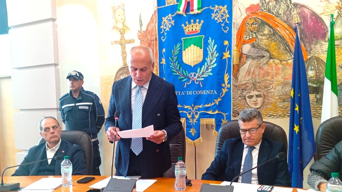Il Consiglio comunale di Cosenza approva tre delibere e solidarizza con Sigfrido Ranucci -