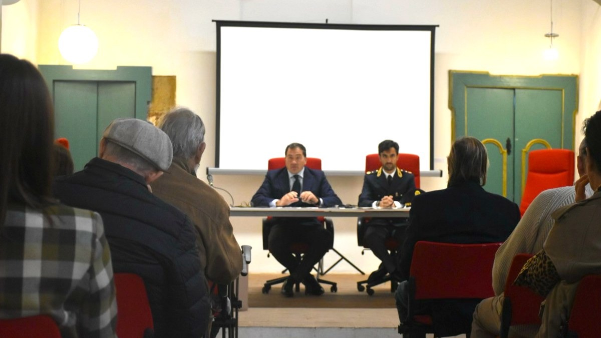 Crotone - Polizia e Comune incontrano gli anziani: consigli pratici per difendersi dalle truffe -