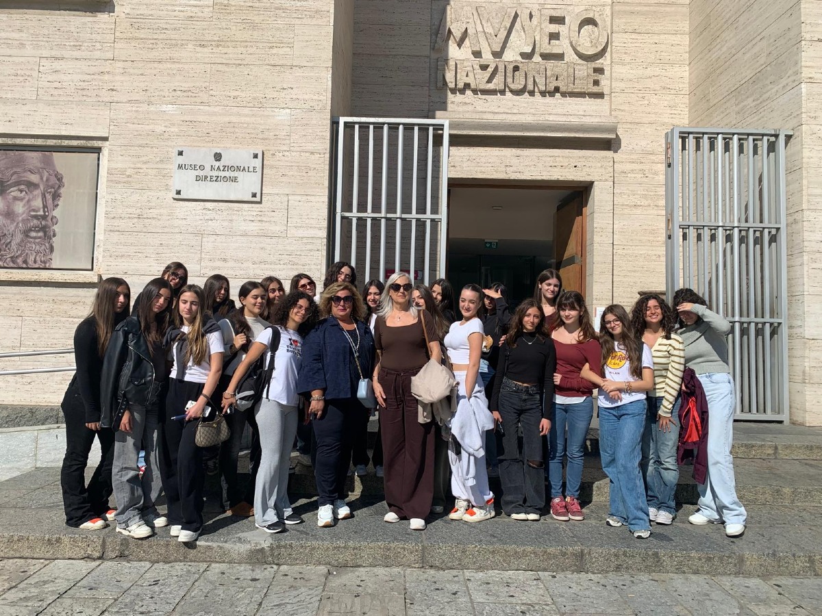 Cosenza, i ragazzi del "Telesio" alla scoperta di storia e bellezza -