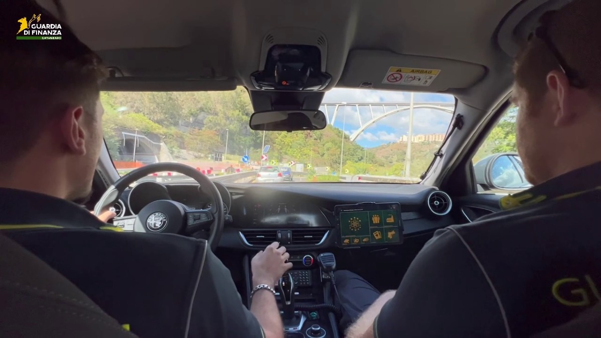 (VIDEO) Operazione della Guardia di Finanza tra Catanzaro e Cosenza: sigilli a imprese, immobili e conti correnti - 