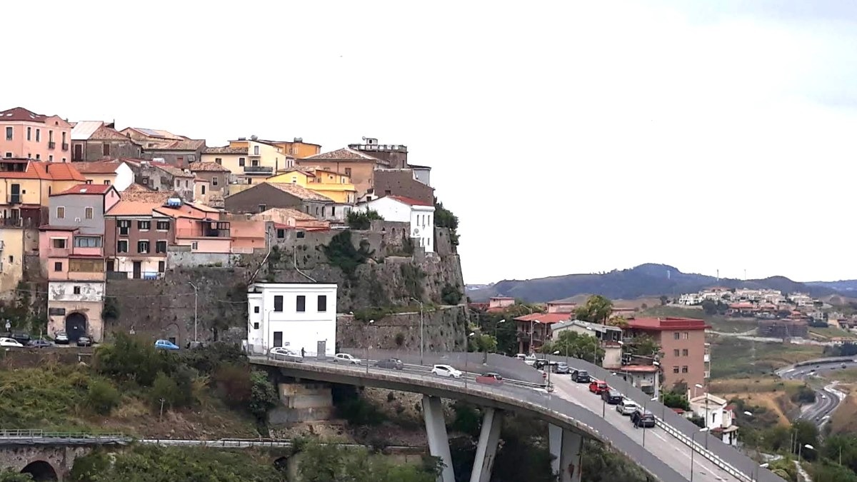 Catanzaro, sabato 1 novembre non si svolgerà il mercato rionale di Catanzaro Nord - via carlo v catanzaro - fonte google maps