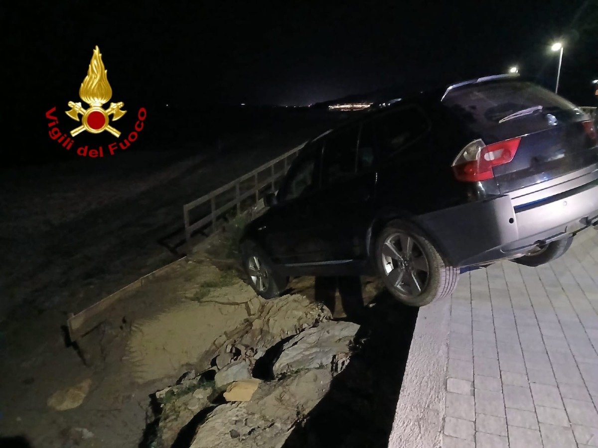 Fiamme, blackout e incidenti: Notte di "fuoco" per i Vigili del Fuoco nel crotonese -