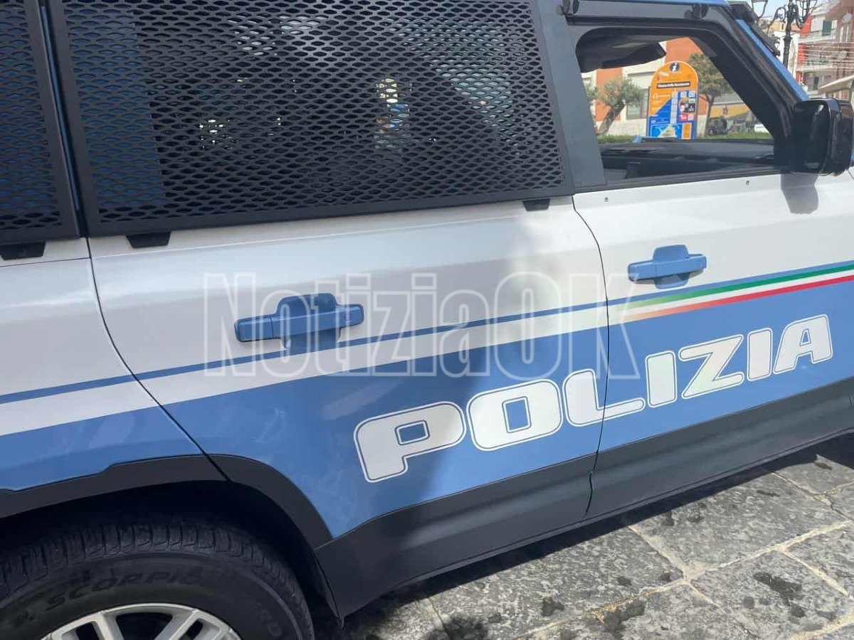 Rapina la compagna, uomo arrestato dalla Polizia di Stato - 