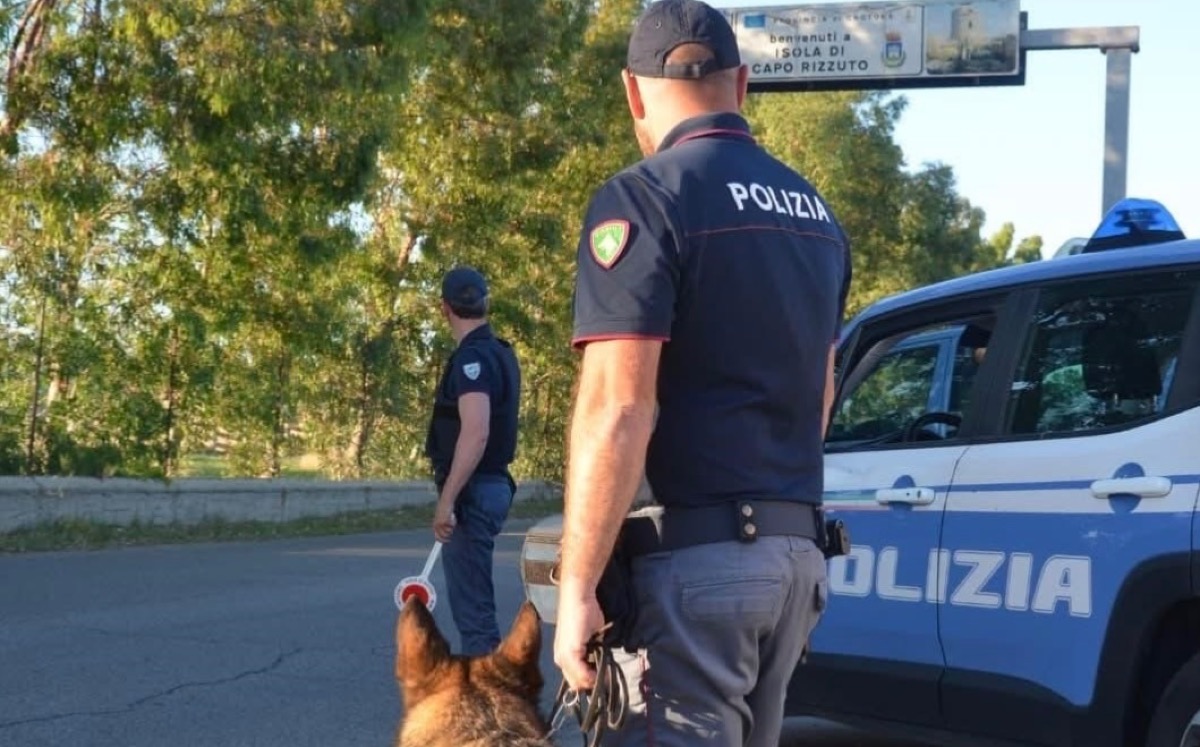 Maxi operazione nel Crotonese: centinaia di identificati e attività commerciali nel mirino - 