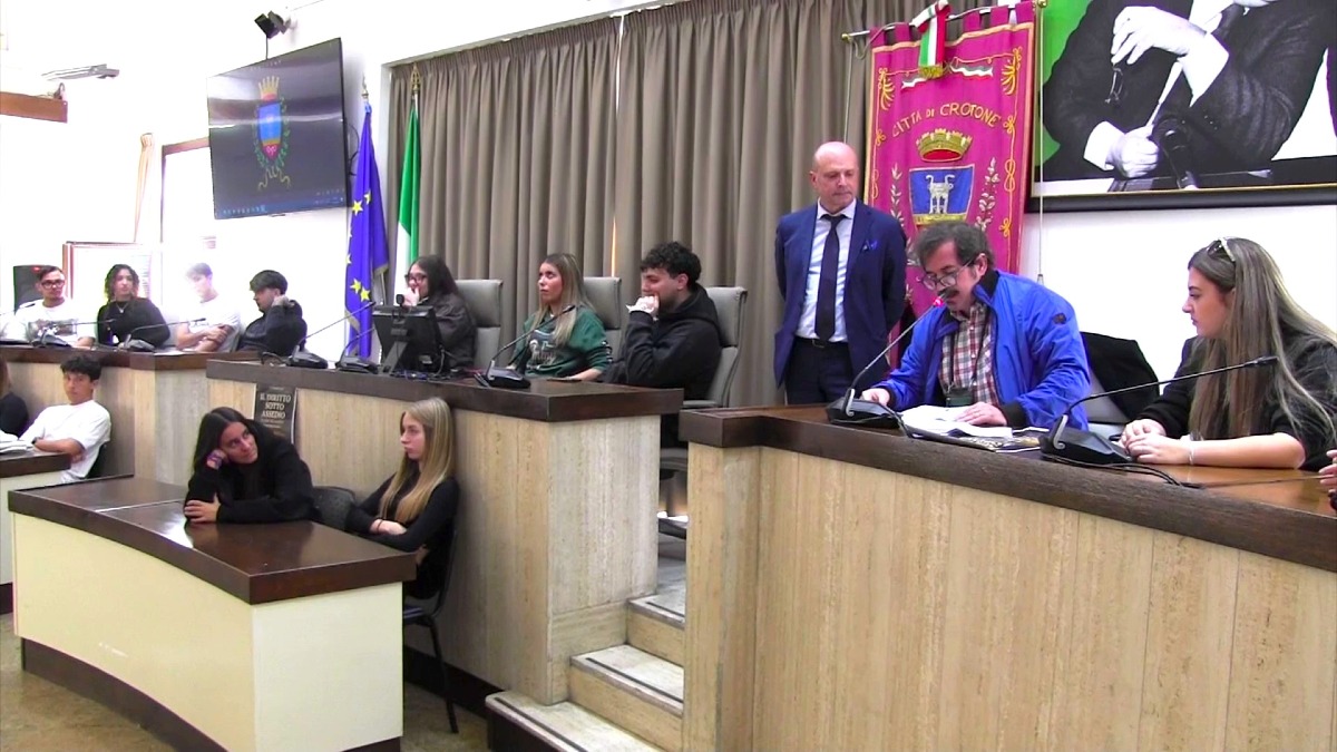 (VIDEO) “Il diritto sotto assedio”: studenti in Sala Consiliare per riflettere su pace e democrazia - 