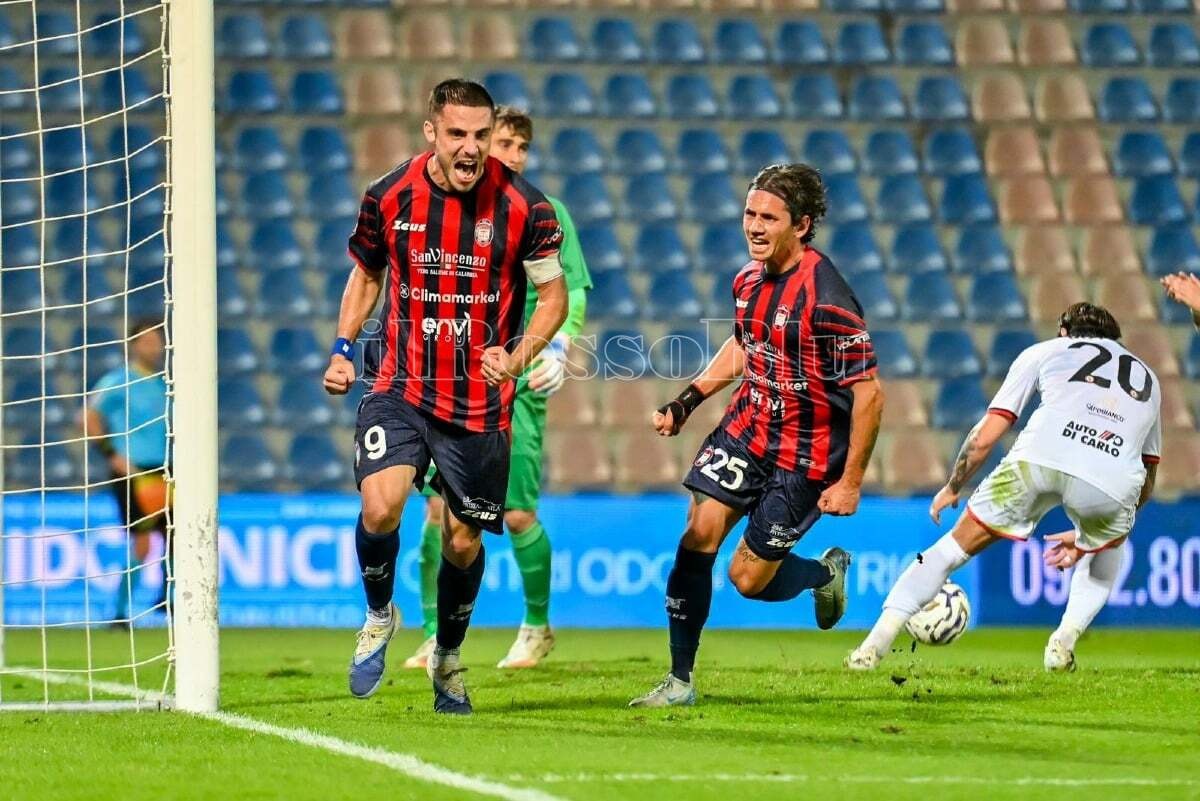 #CrotoneFoggia 1-0 | Vittoria e passaggio del turno nel segno di Gomez - 
