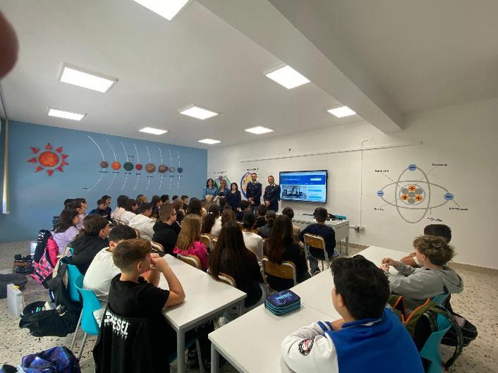 Rocca di Neto - La Polizia di Stato incontra gli studenti -