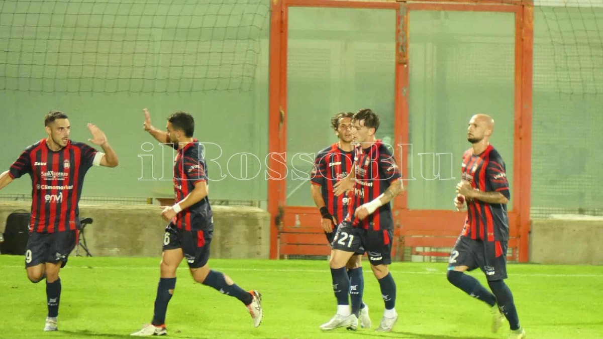 #CrotoneFoggia 1-0 | Gomez: "La vittoria prima di tutto, la squadra viene prima di tutto" - 