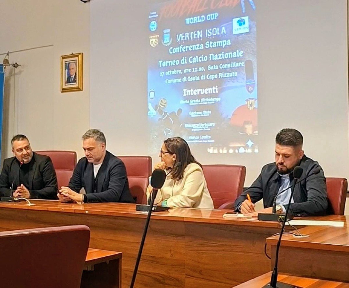 Tre giorni di passione e talento: Isola di Capo Rizzuto ospita la Football Club World Cup -