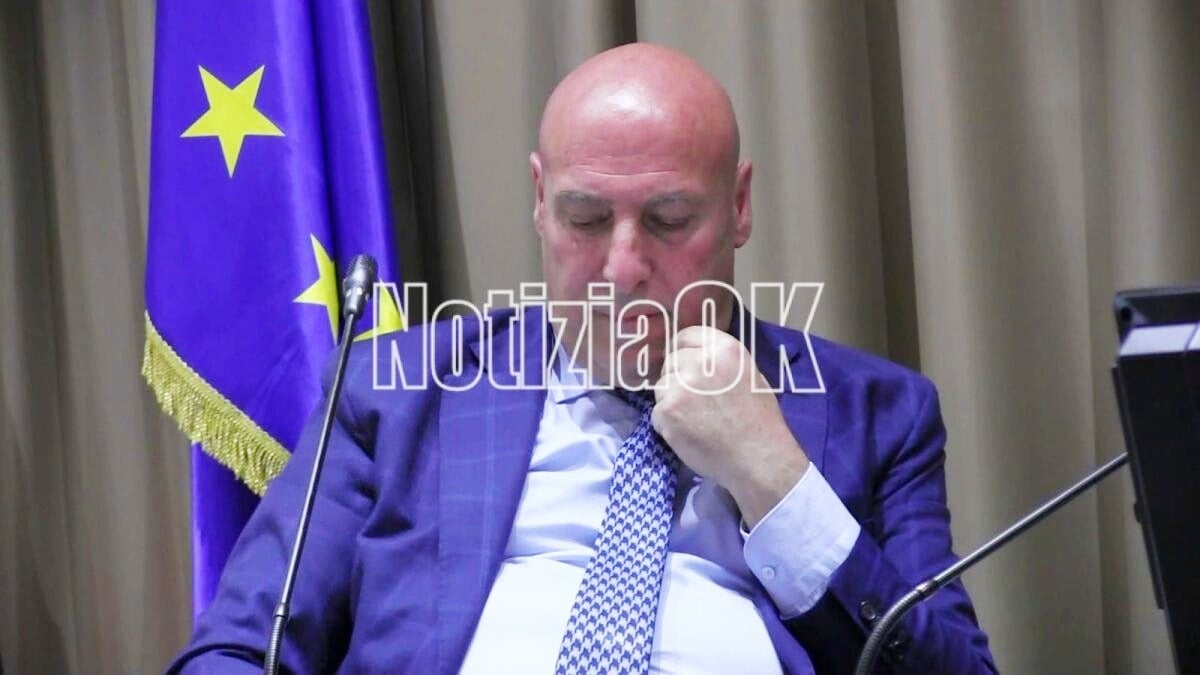 Crotone - I sostenitori di Voce lanciano raccolta firme per il sindaco -