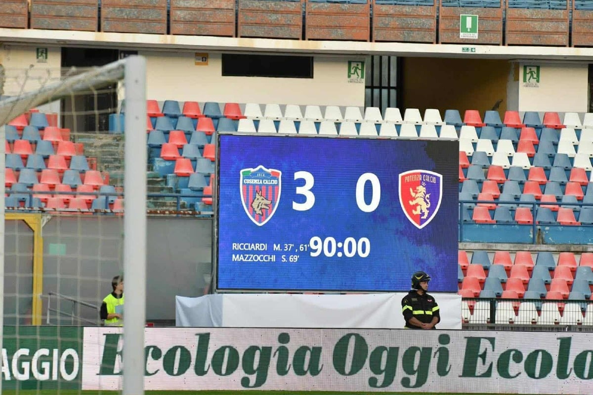 Cosenza, un nuovo ledwall al "Marulla" - 