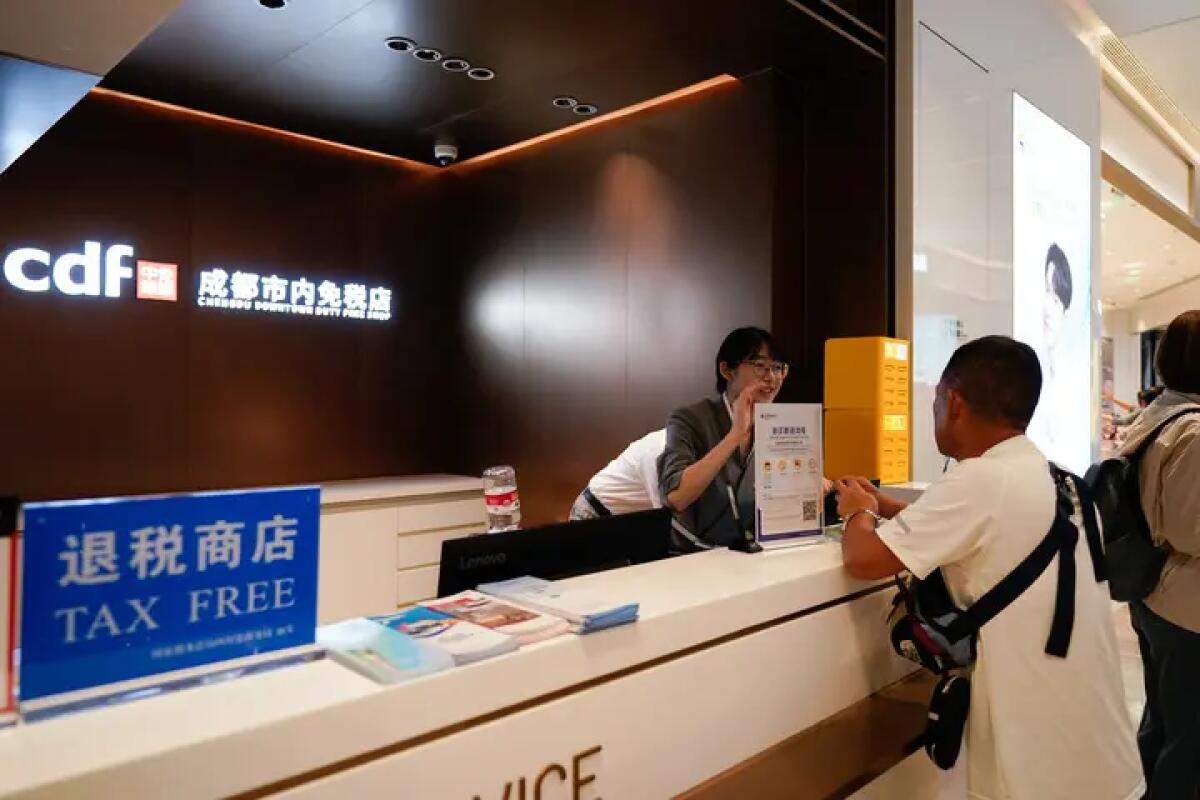 Cina, nuove misure per potenziare i negozi duty-free e aumentare i consumi -