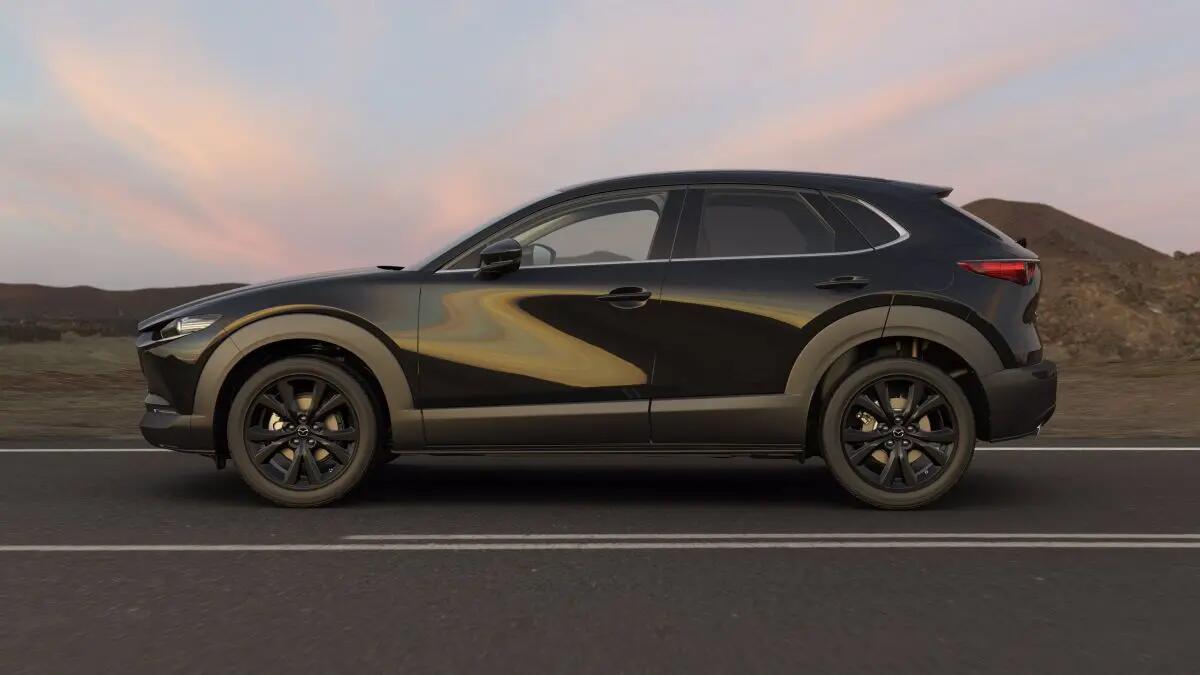 Mazda lancia “Black is the new Black” -