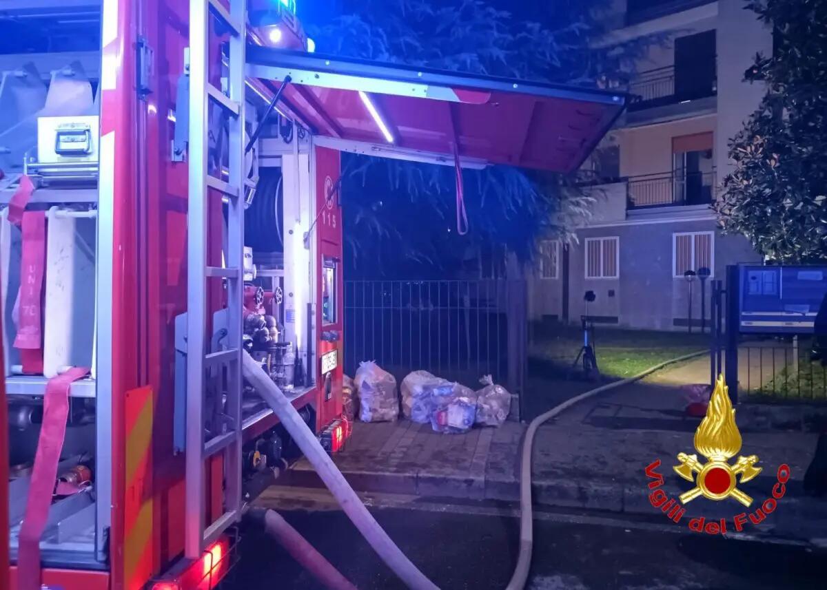 Incendio in un condominio nel Milanese, morti tre componenti famiglia -