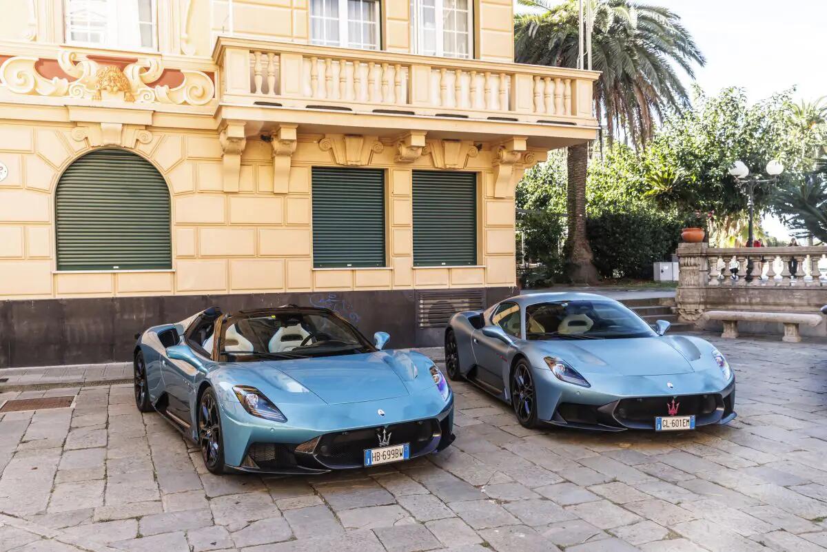 Maserati MCPURA sulle strade della Versilia -