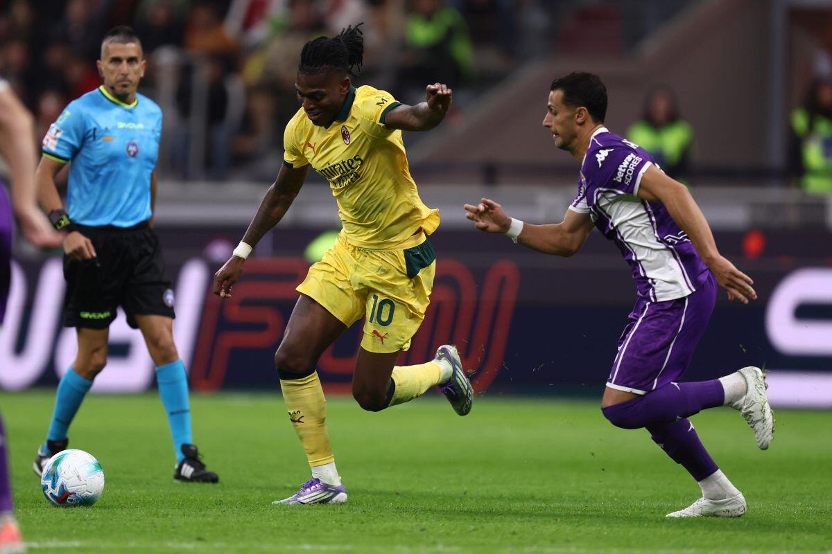 Il Milan batte 2-1 la Fiorentina e vola in testa -