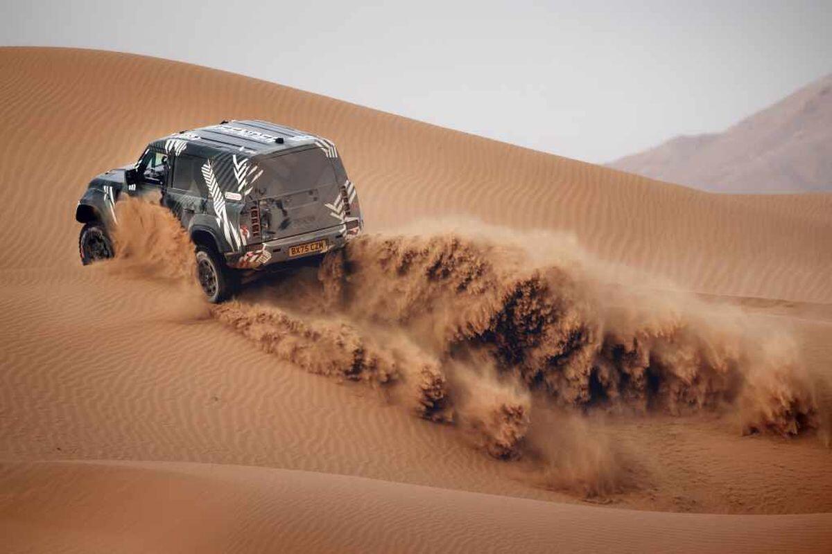 Completato test nel Sahara per la prima Defender Dakar D7X-R - 