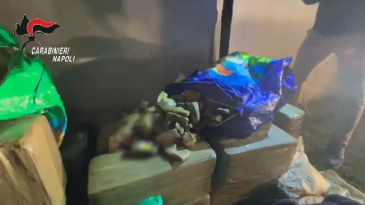 Droga dalla Spagna a Napoli per le piazze italiane, 5 arresti -