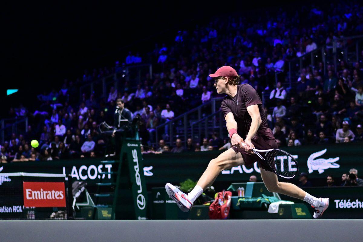 Sinner piega Shelton e vola in semifinale a Parigi indoor -